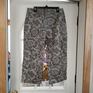 New Basic Editions Green Flowered Cropped Pants Size Women's 14